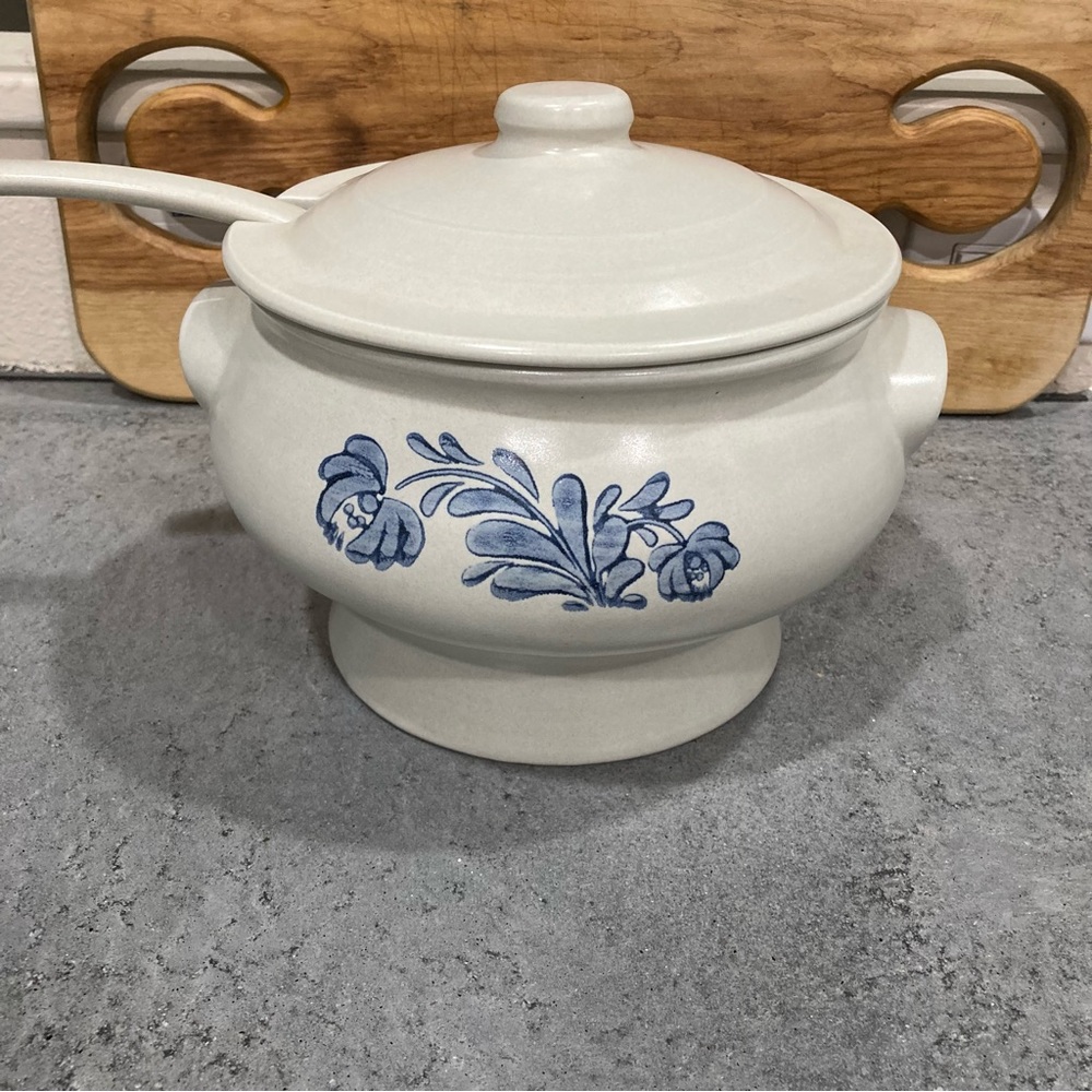 Pfaltzgraff Yorktowne vintage soup tureen - Picture 16 of 16